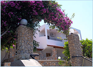 George Studios, Pefkos