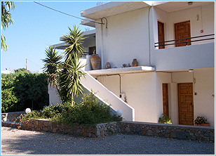 George Studios, Pefkos