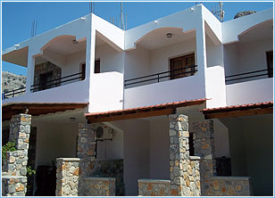 George Studios, Pefkos