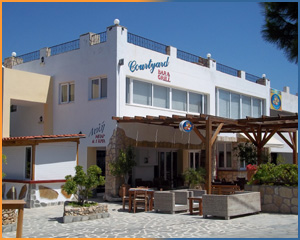 Courtyard Bar & Grill, Pefkos
